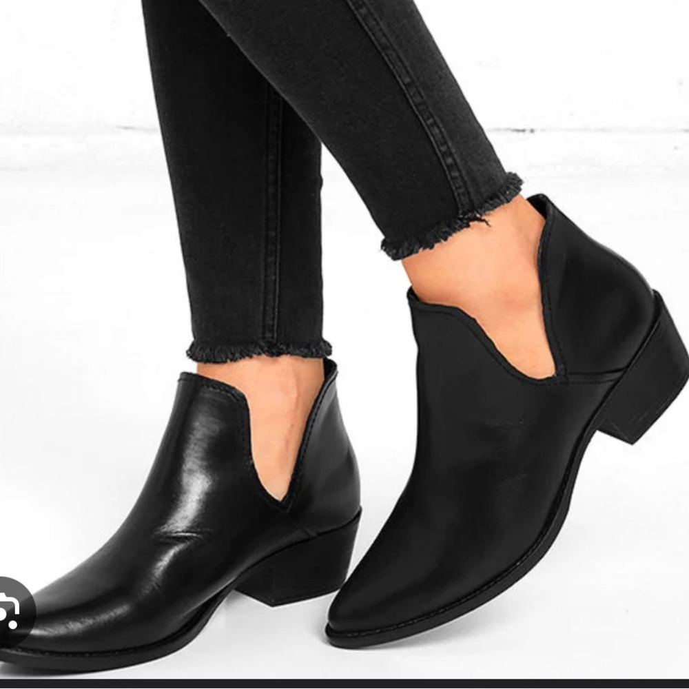 Steve Madden ‘Austin’ Black Leather Bootie